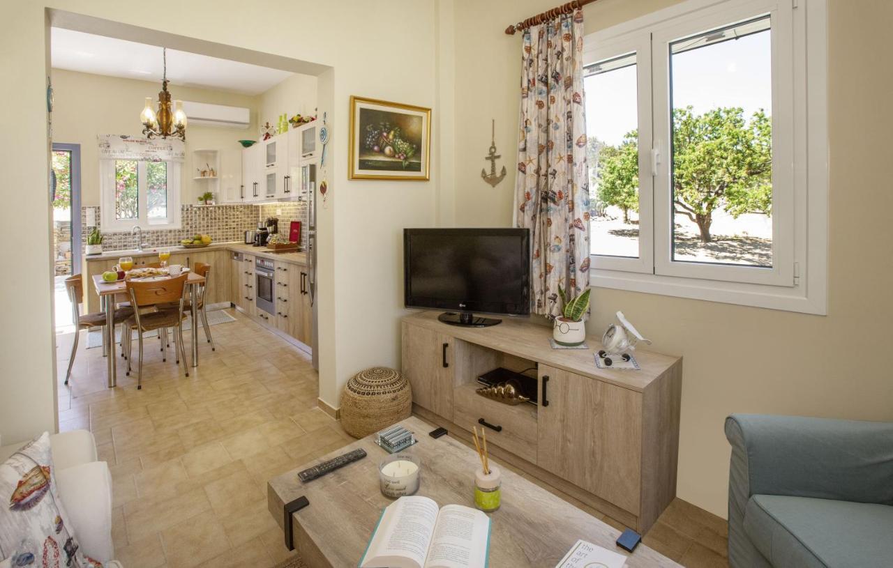 Ruby'S Summer House With Spacious Garden And Free Parking Gavrio Extérieur photo