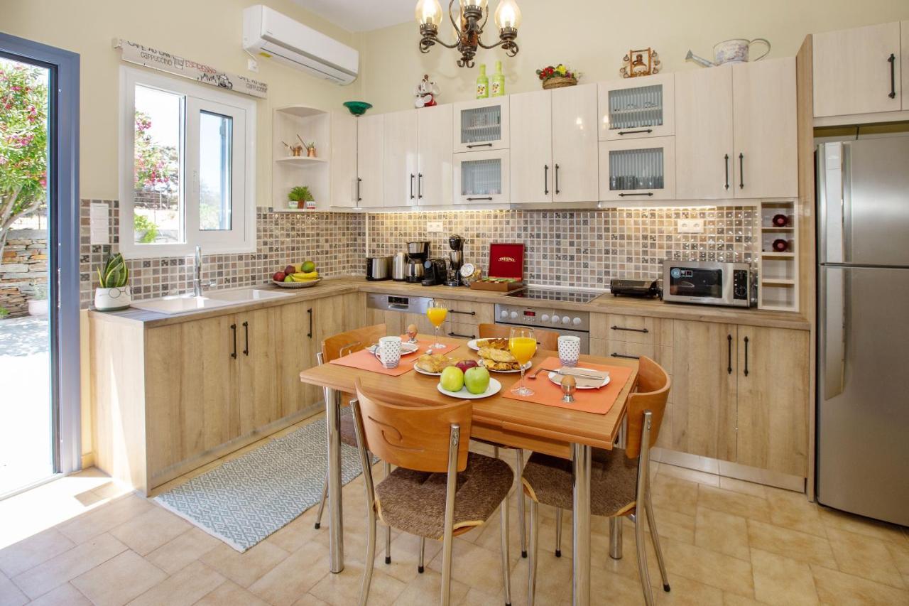 Ruby'S Summer House With Spacious Garden And Free Parking Gavrio Extérieur photo